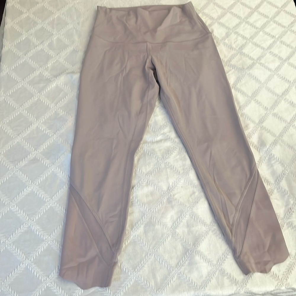 Lululemon scalloped capri leggings